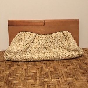 Straw Clutch Wooden Handel